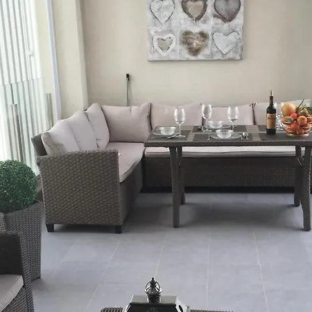 Luxury Apartment *